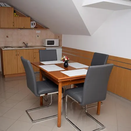 Apartment Erkel Apartman *