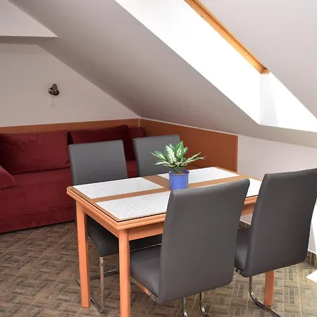 Erkel Apartament *