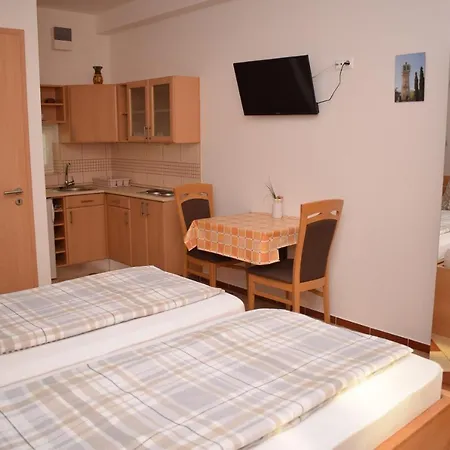 Apartament Erkel Apartman *